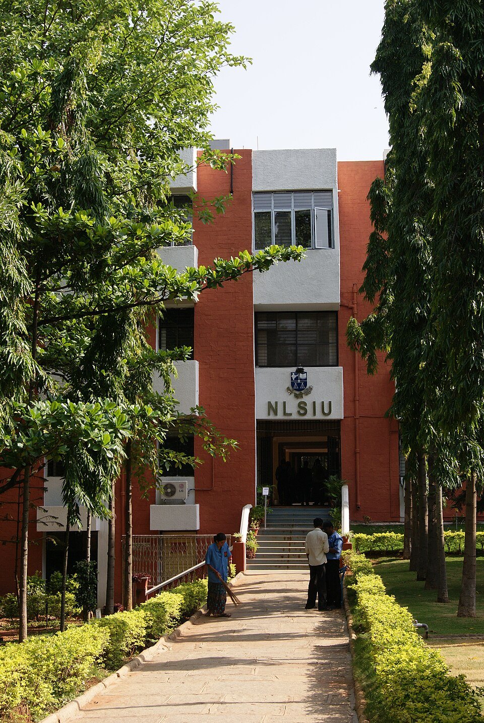 Rajarajeswari Dental College & Hospital Logo